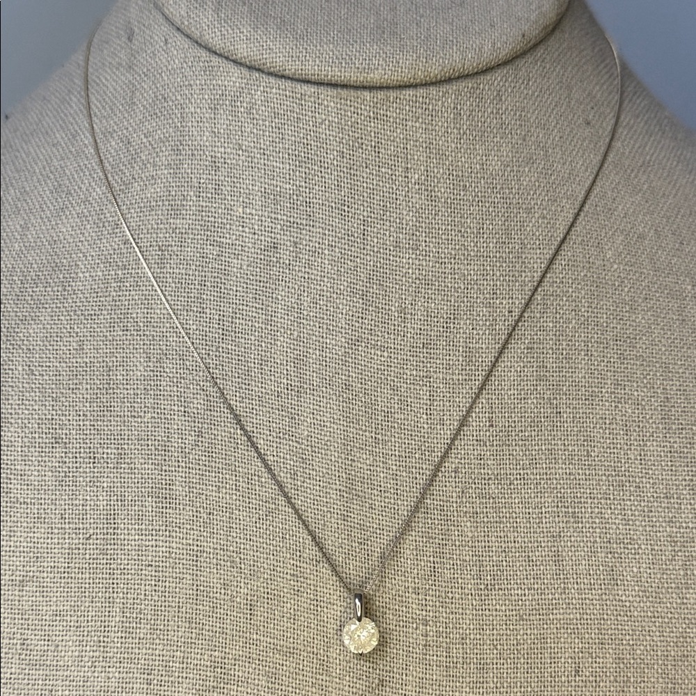 1ct Natural Diamond Pendant Necklace in Platinum Pt850 / Pt900 - Picture 2 of 6